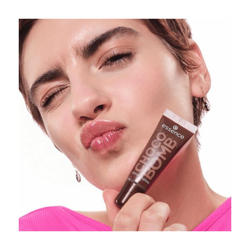 ‌CHOCO BOMB shiny lipgloss gloss essence