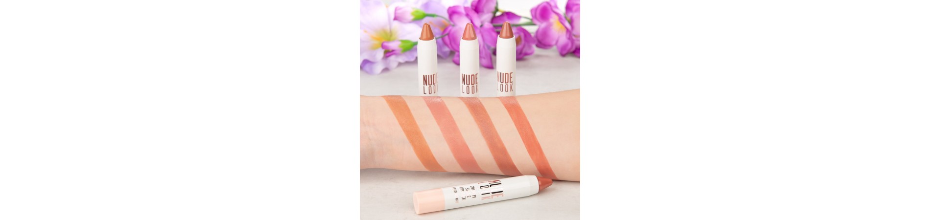 Swatch Crayon à lèvres Creamy Shine Nude Look Golden Rose