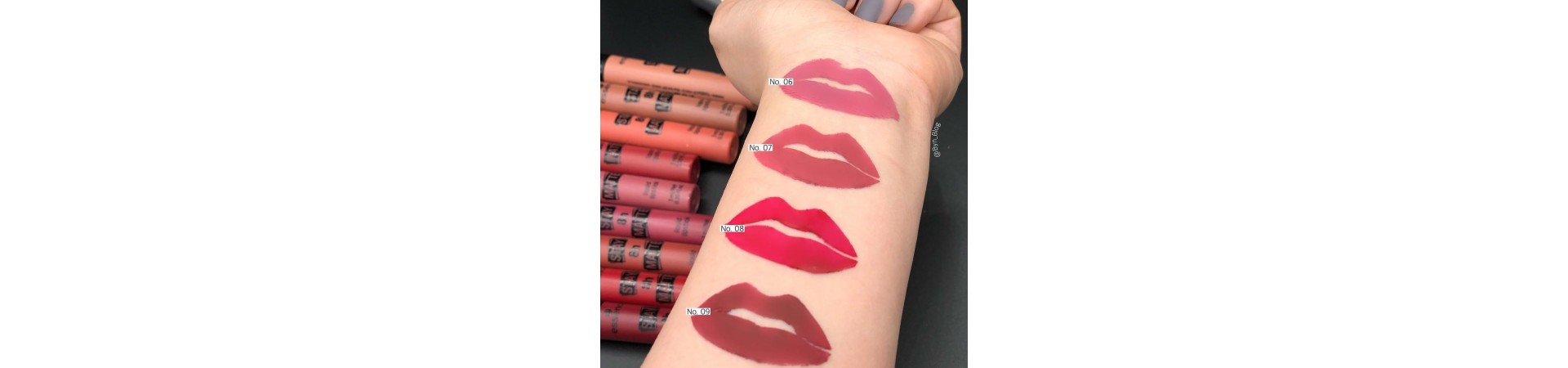 Swatch Gloss stay 8h matte essence